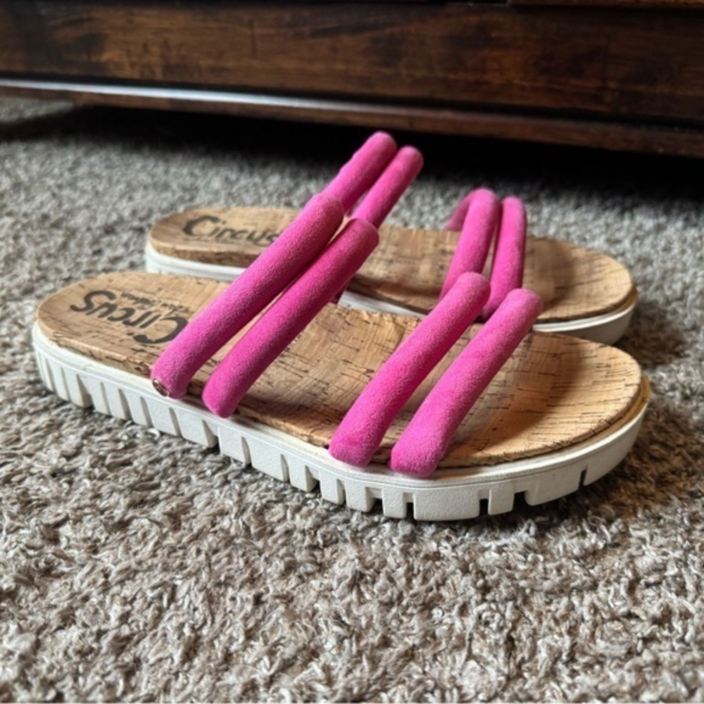 Circus by Sam Eldelman Pink Fushia Velour piping sandals